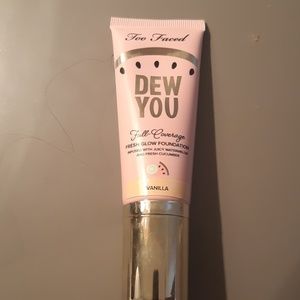 Too faced Dew you fondation in vanilla
